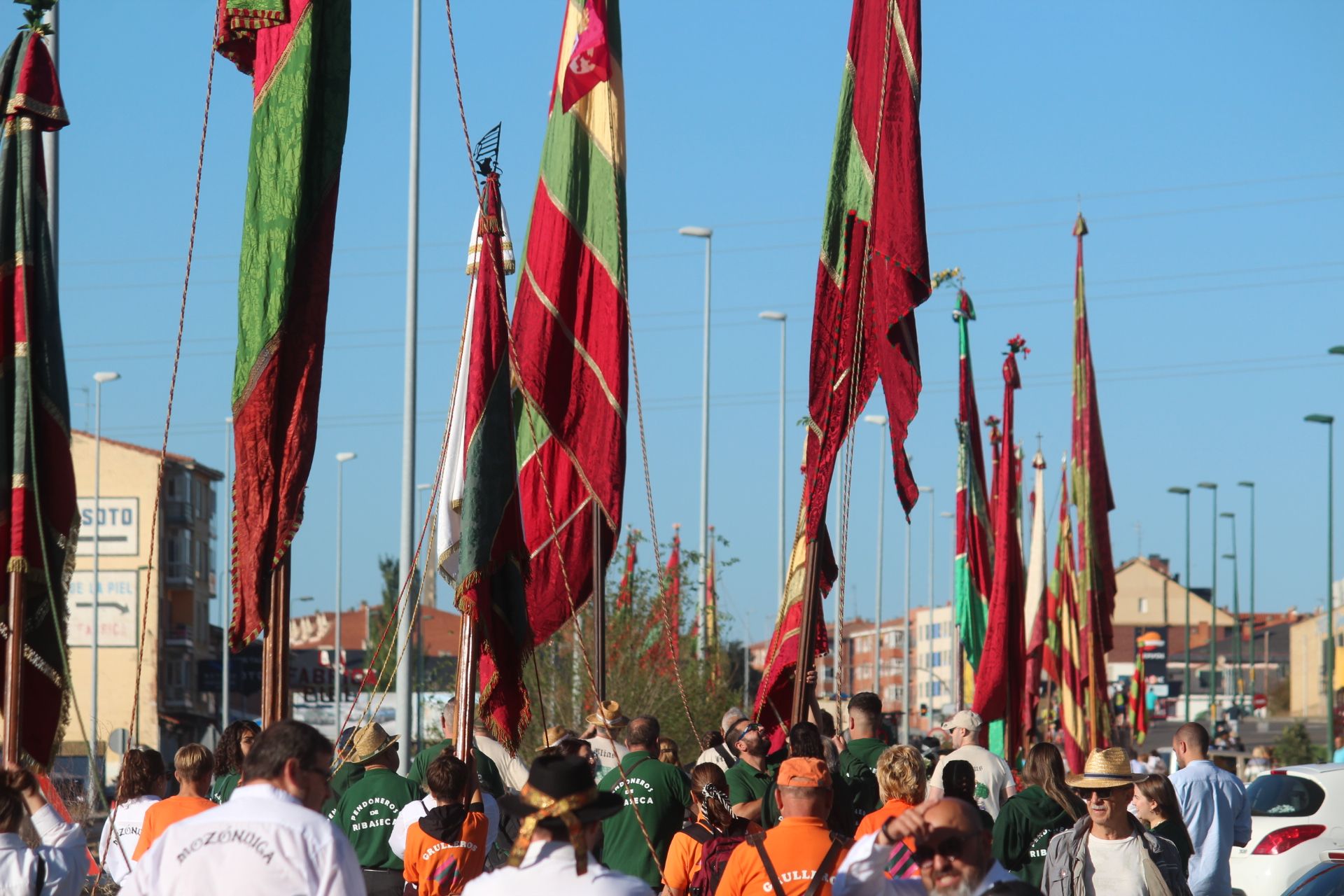 León celebra un congreso sobre la historia de pendones leoneses para poner en valor la tradición