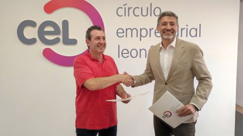  Pablo Lorenzo y Julio César Álvarez tras la firma del convenio entre Altadime y el CEL 