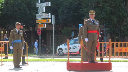 Izado de la bandera de España en León