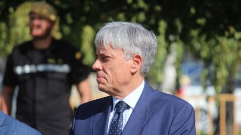 Izado de la bandera de España en León