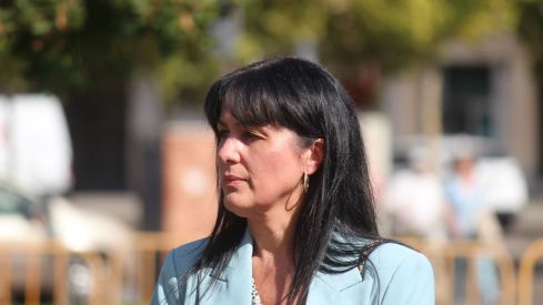 Izado de la bandera de España en León