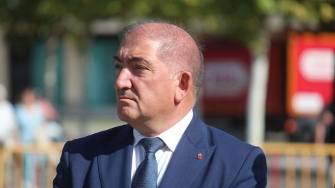 Izado de la bandera de España en León