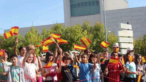 Izado de la bandera de España en León