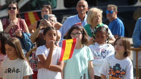 Izado de la bandera de España en León