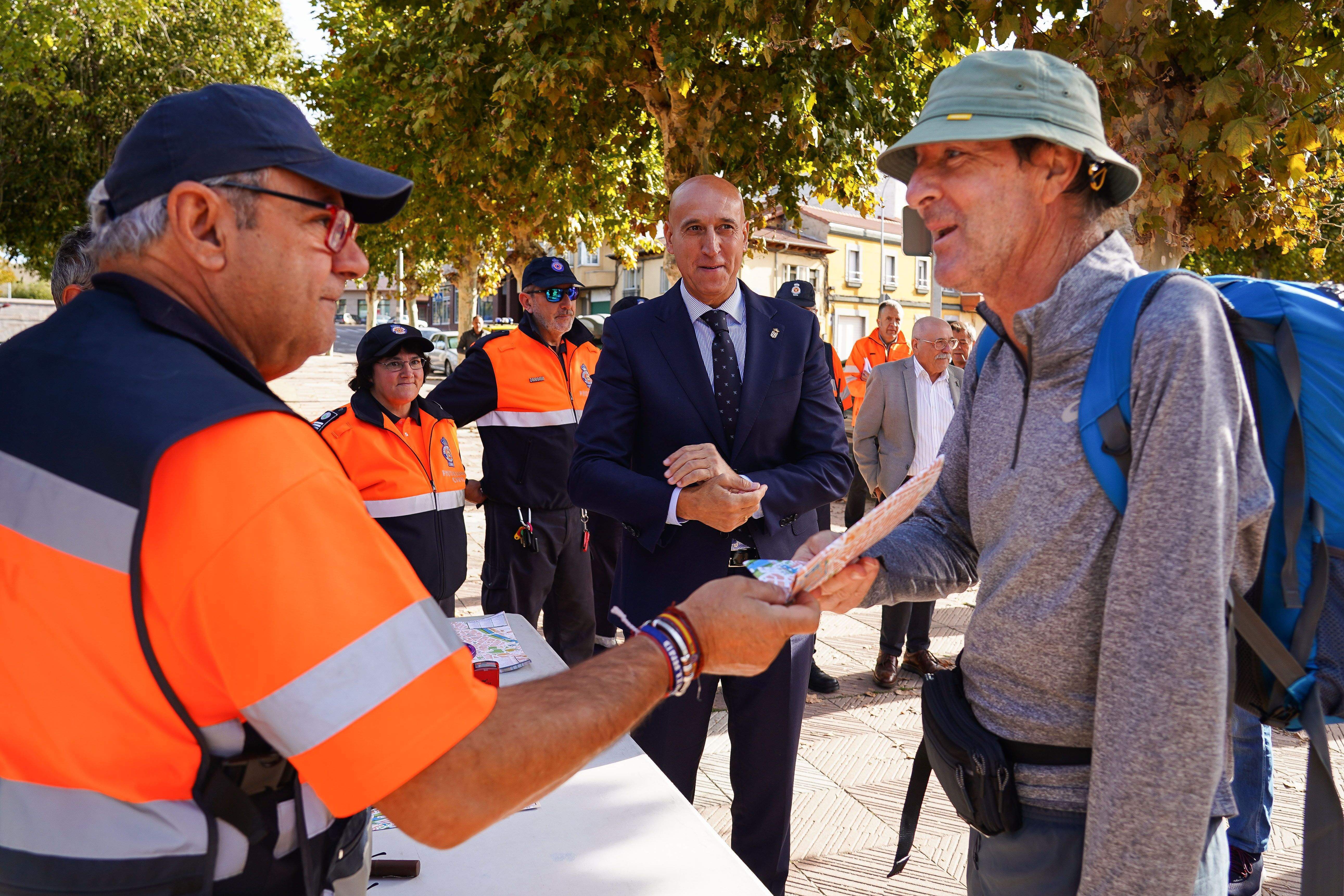 peregrinos puente castro leon
