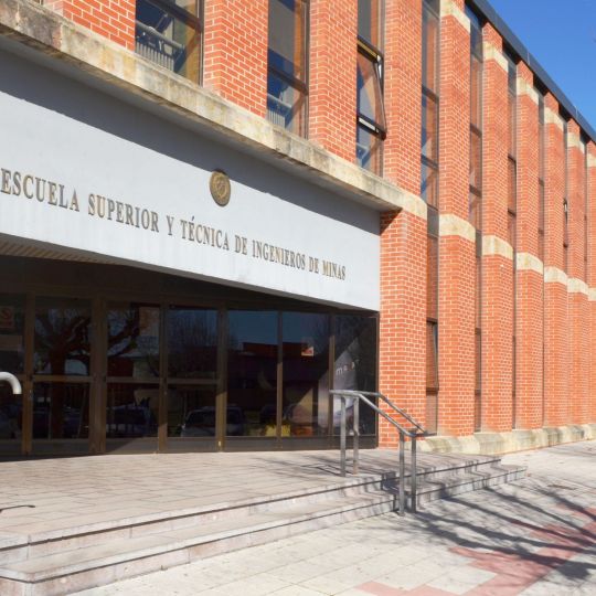 Fachada de la Escuela Superior y Técnica de Ingenieros de Minas 