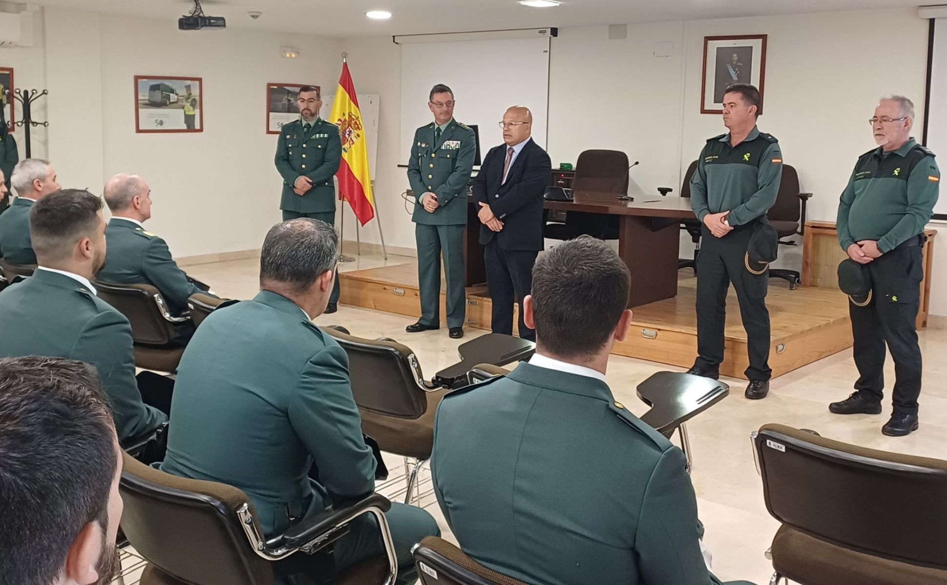 Faustino Sánchez da la bienvenida a los nuevos agentes de la Guardia Civil que toman posesión de su plaza 