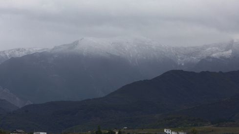 Primera nevada del otoño en La Cueta. Foto ICAL Primera nevada del otoño en La Cueta. Foto ICAL