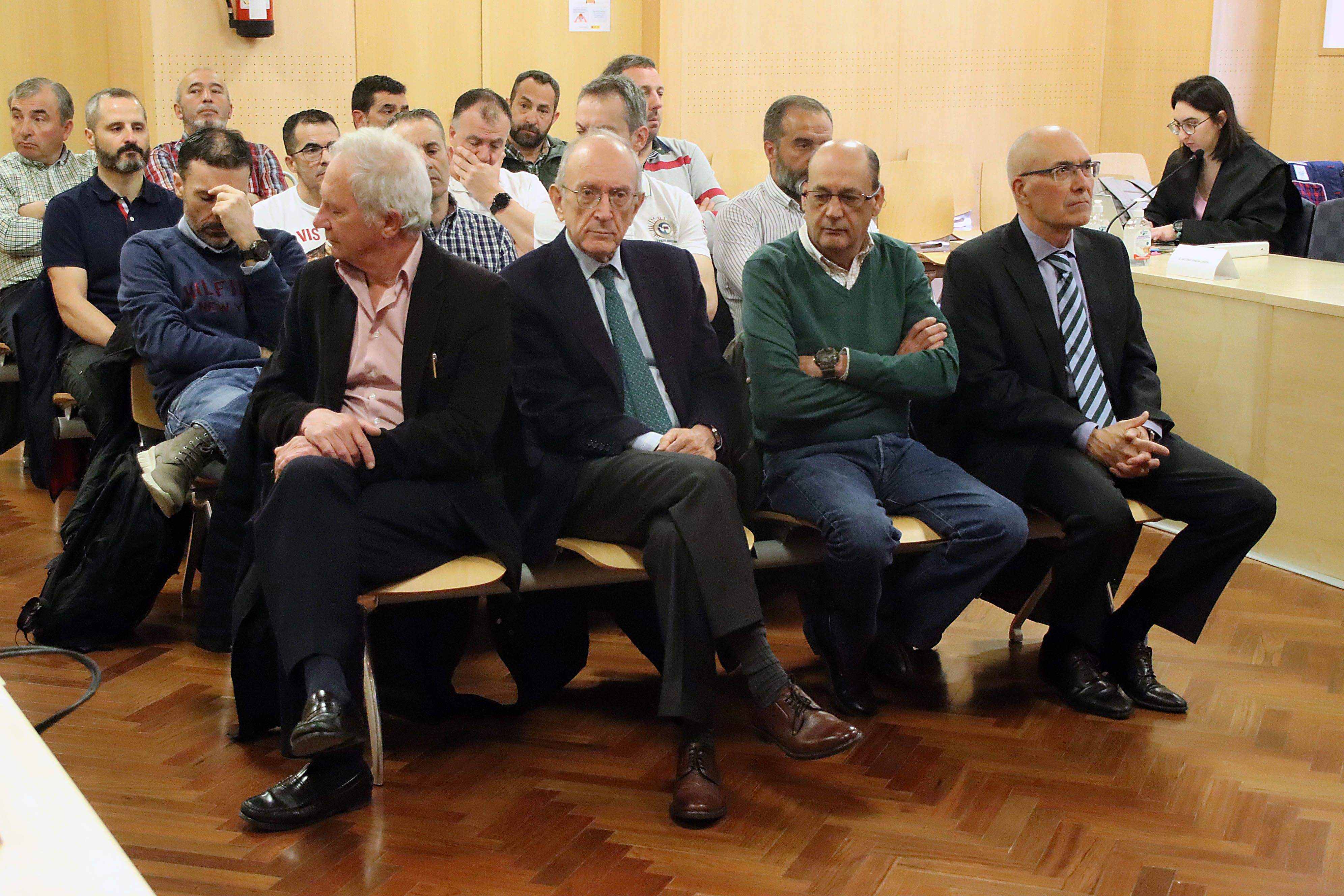Principales acusados por el accidente en la HVL sentados en los banquillos de los Juzgados de León Principales acusados por el accidente en la HVL sentados en los banquillos de los Juzgados de León