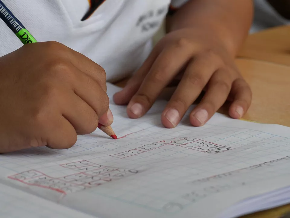 Ayudas de libros y material escolar