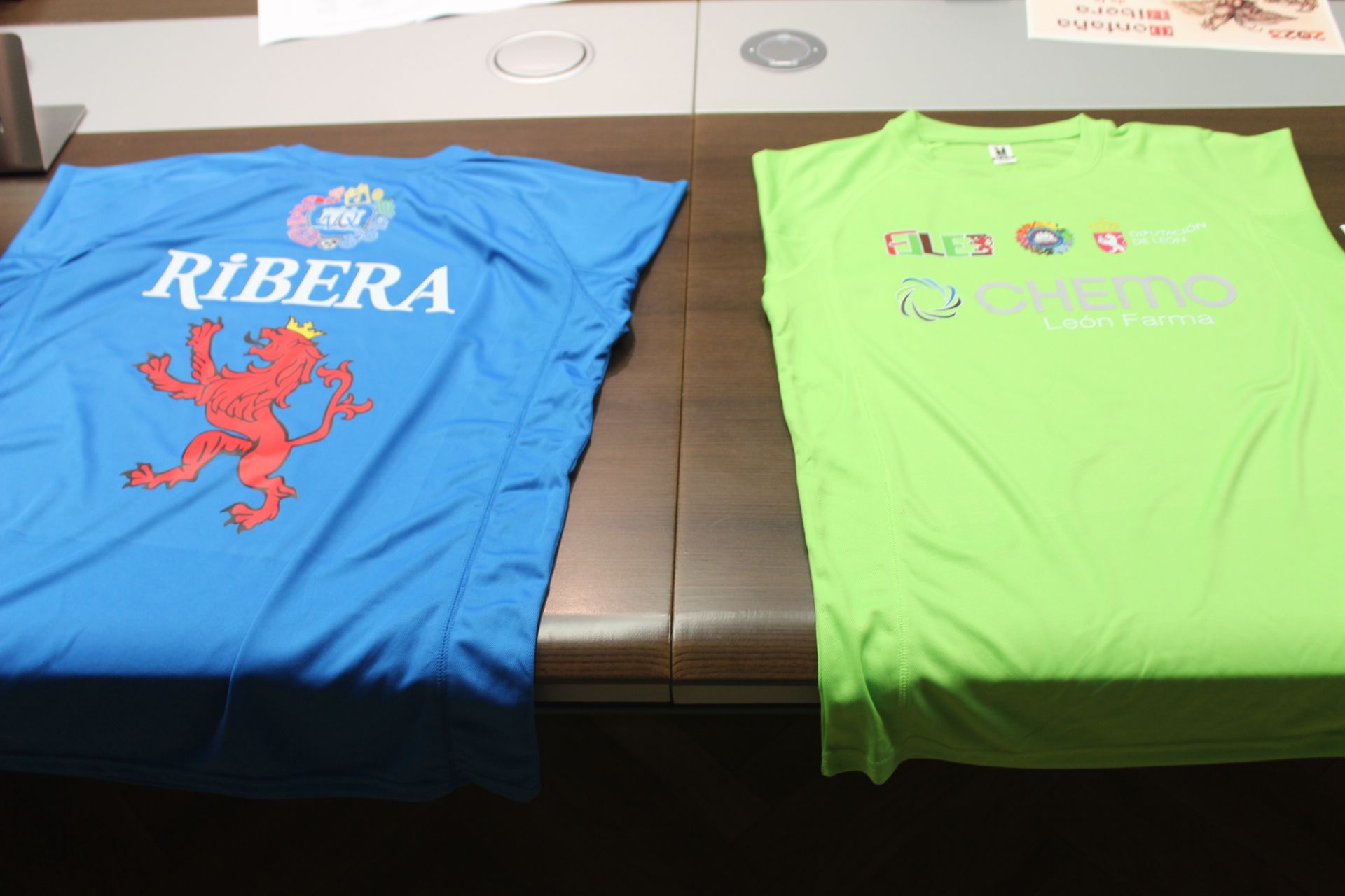 Camisetas de la Ribera vs Montaña Camisetas de la Ribera vs Montaña