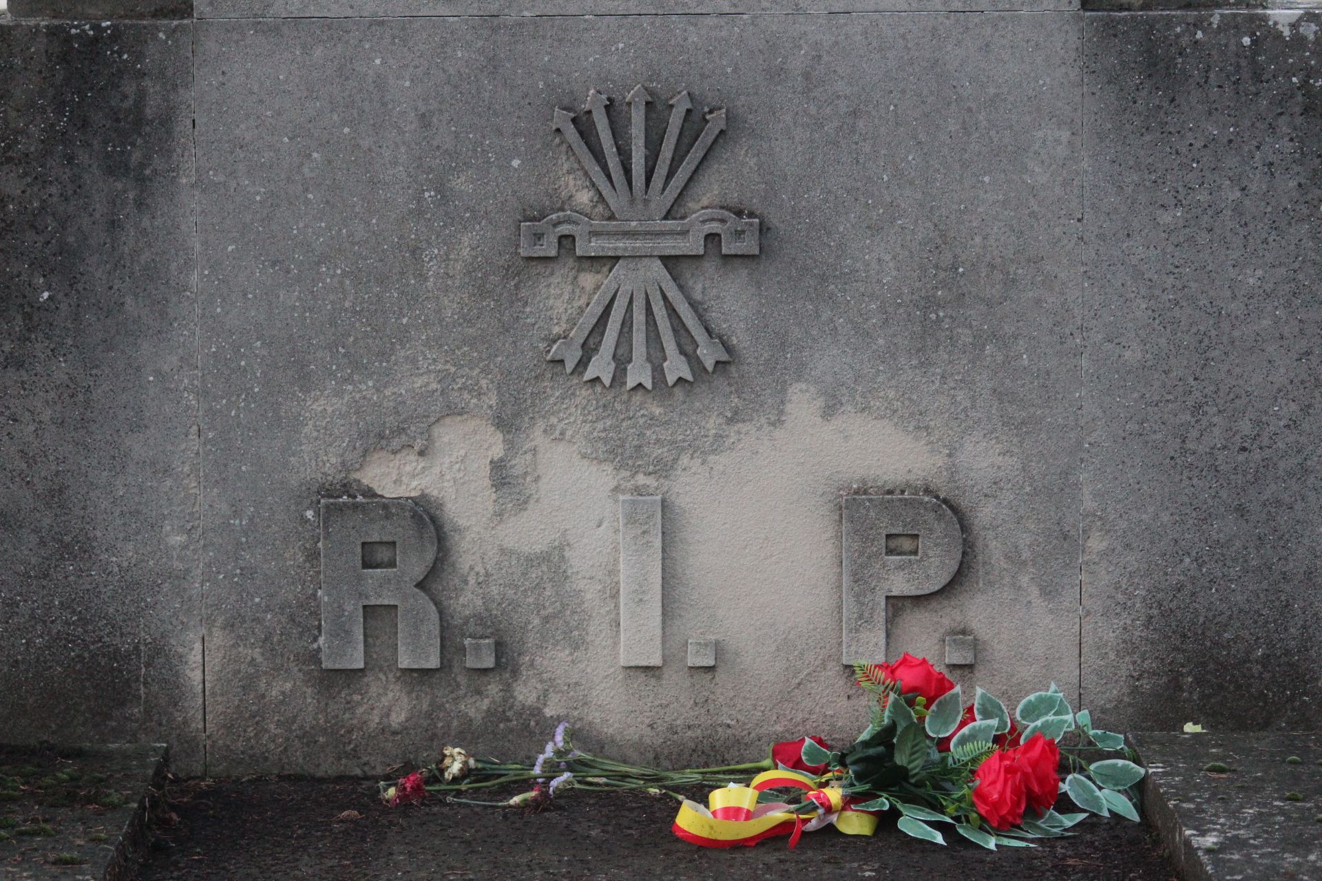 Monumento a la Falange Española en el Cementerio de León