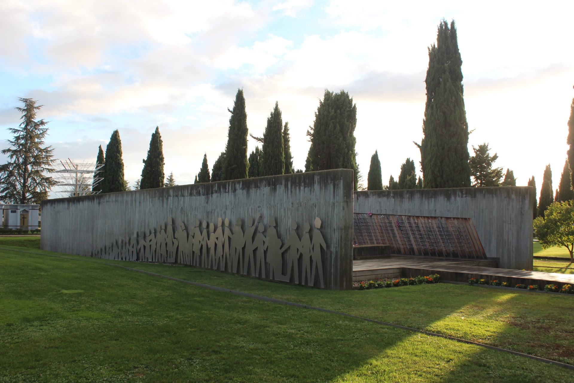 Monumento a la Memoria Histórica en el Cementerio de León