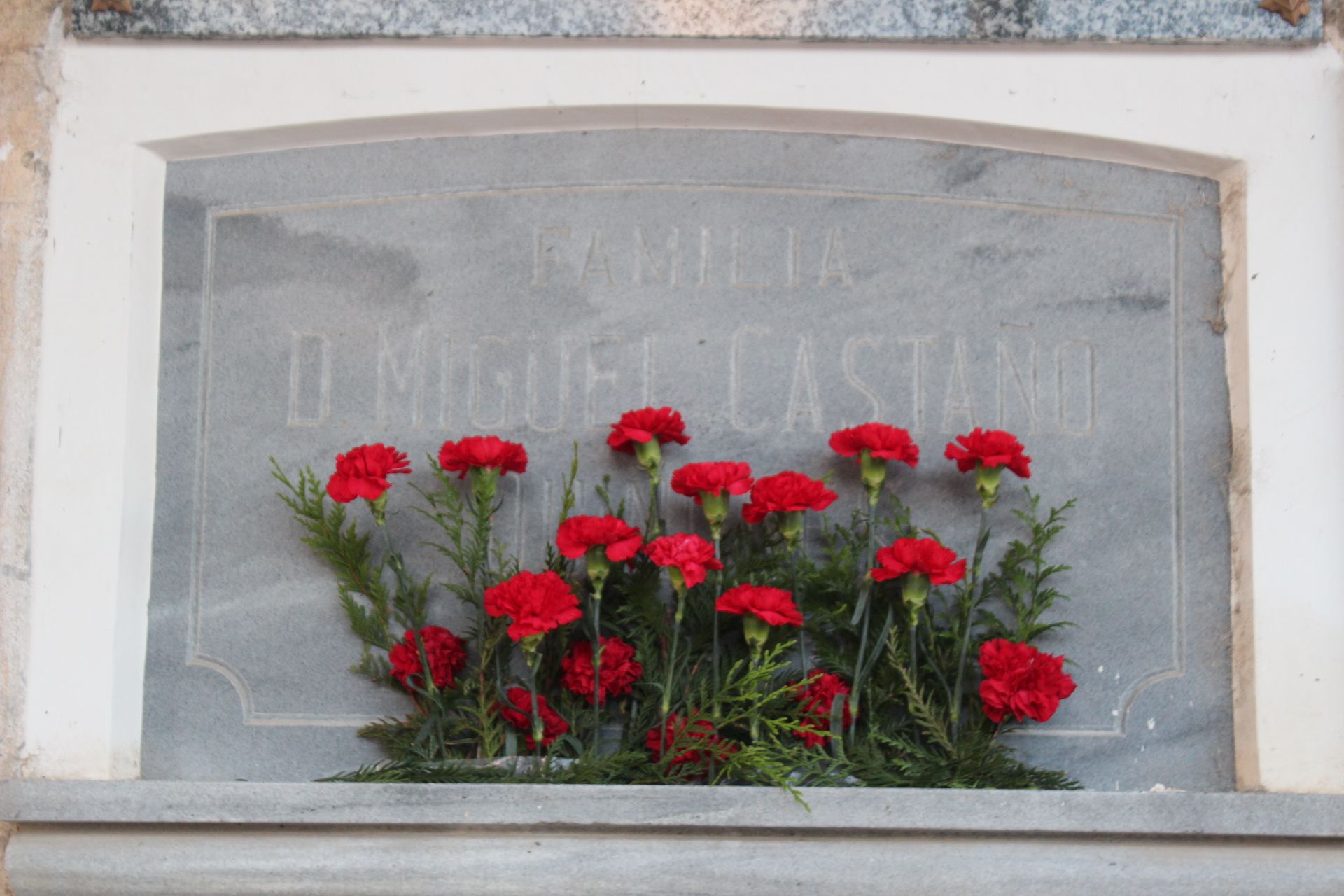 Nicho de Miguel Castaño en el Cementerio de León