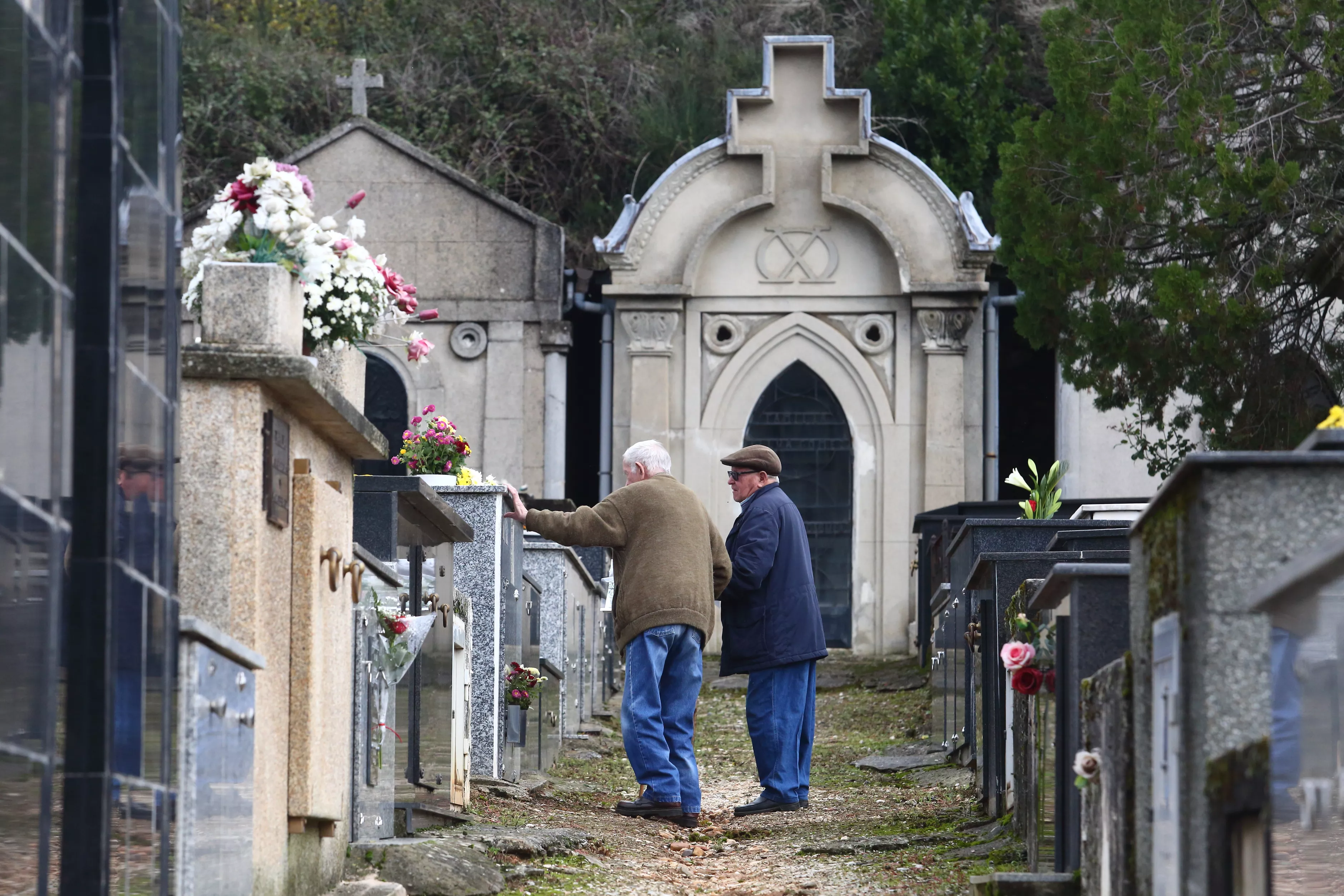 Día de Todos los Santos en el cementerio de Villafranca del Bierzo (13)