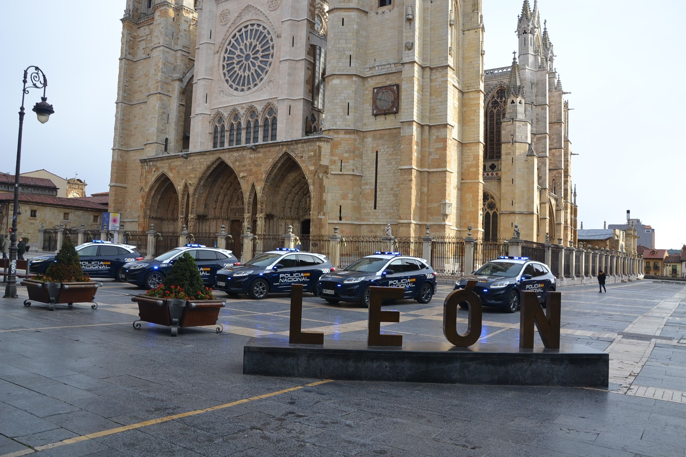 Presentación nueva flota de la Comisaria provincial de Policia Nacional en León