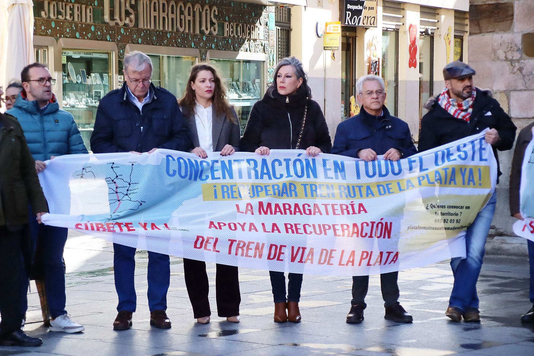  Concentración en la Plaza Mayor de Astorga para la restauración de la vía ferroviaria de la Ruta de la Plata