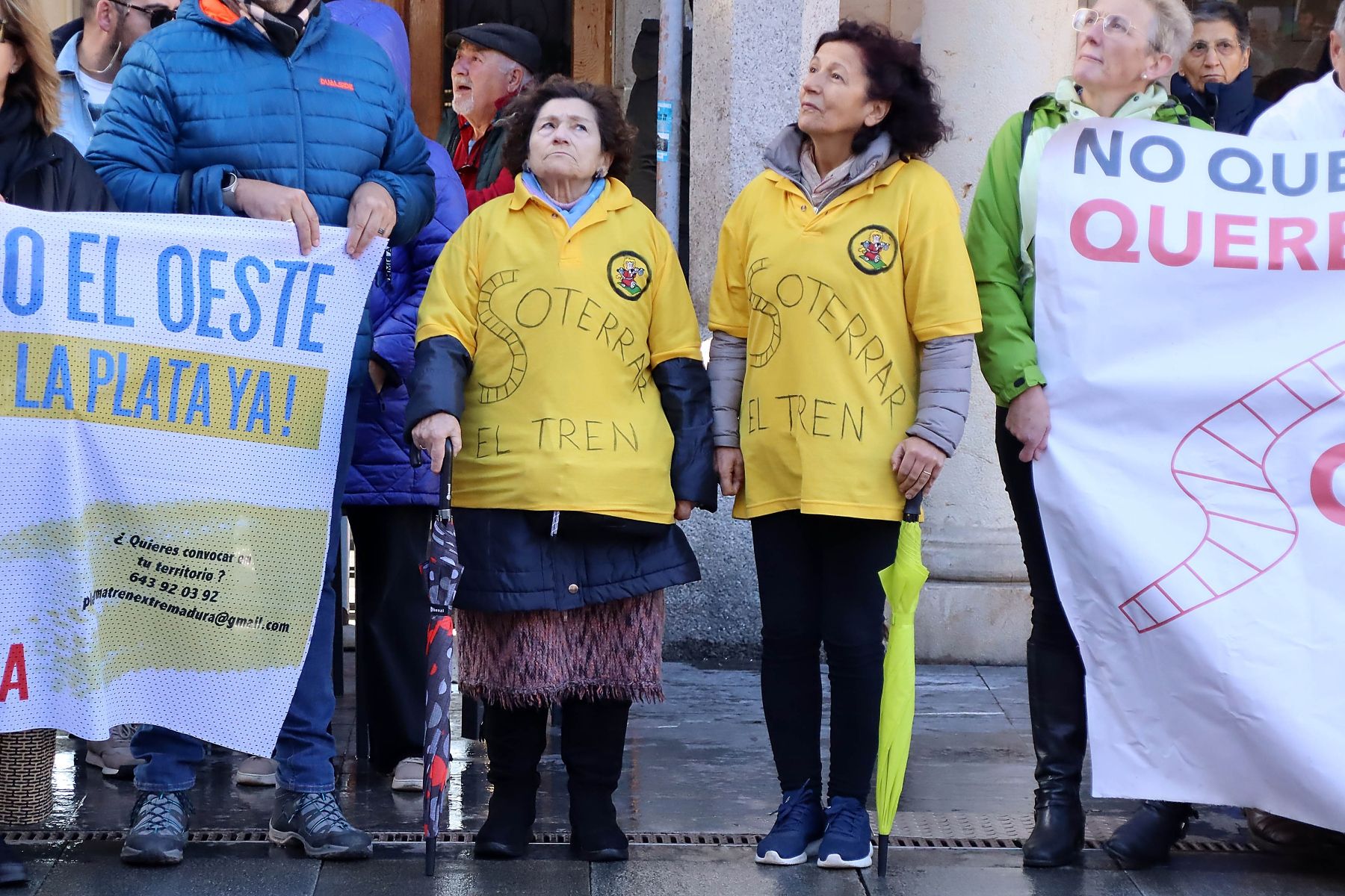 Concentración en la Plaza Mayor de Astorga por la reapertura del tren "Ruta de la Plata"