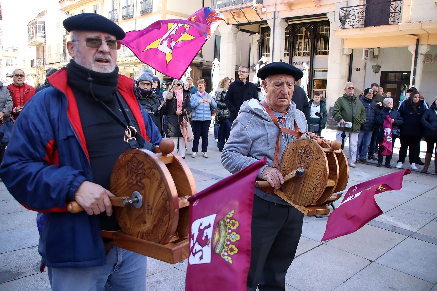 Concentración en la Plaza Mayor de Astorga por la reapertura del tren "Ruta de la Plata"