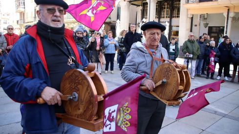Concentración en la Plaza Mayor de Astorga por la reapertura del tren "Ruta de la Plata"