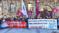 Concentración en la Plaza Mayor de Astorga por la reapertura del tren "Ruta de la Plata"