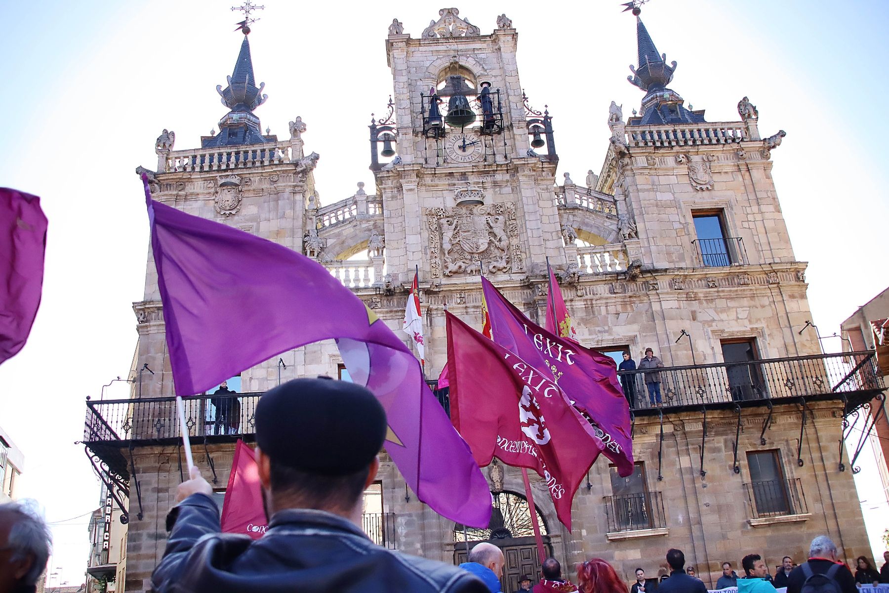 Concentración en la Plaza Mayor de Astorga por la reapertura del tren "Ruta de la Plata"