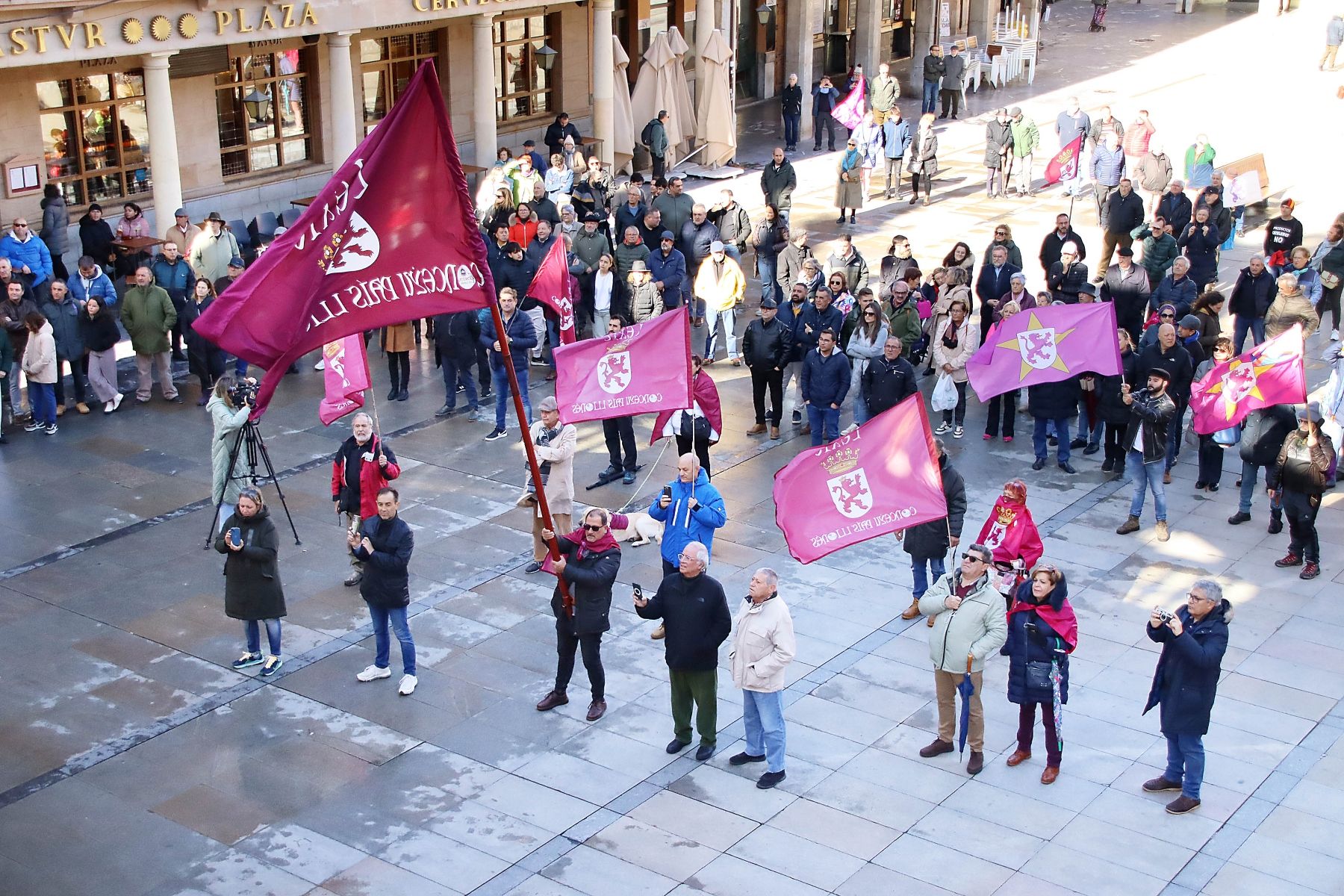 Concentración en la Plaza Mayor de Astorga por la reapertura del tren "Ruta de la Plata"