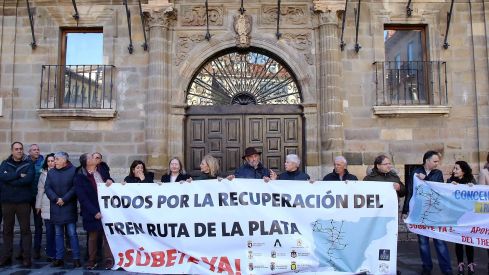 Concentración en la Plaza Mayor de Astorga por la reapertura del tren "Ruta de la Plata"