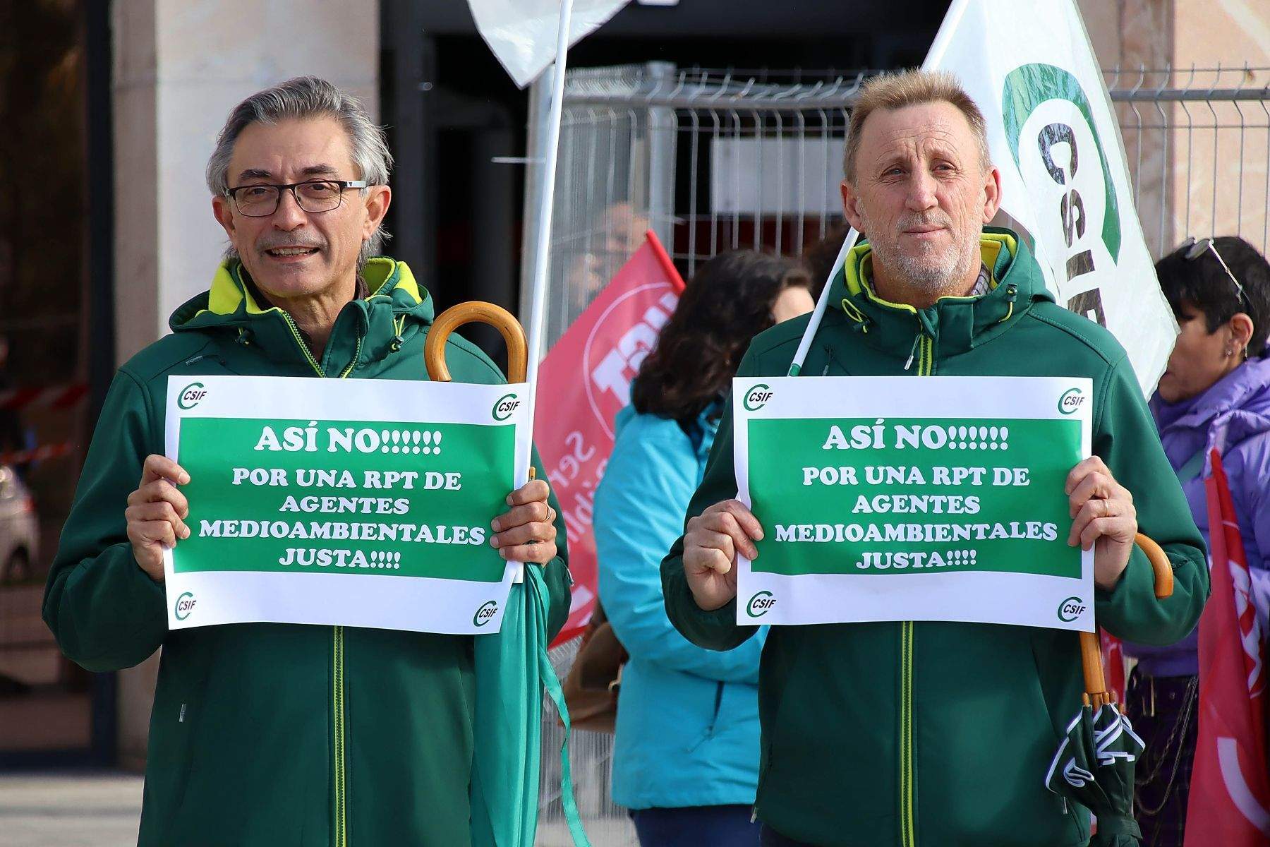 Concentración contra la RPT de agentes medioambientales delante de la Delegación Territorial de la Junta en León Concentración contra la RPT de agentes medioambientales delante de la Delegación Territorial de la Junta en León
