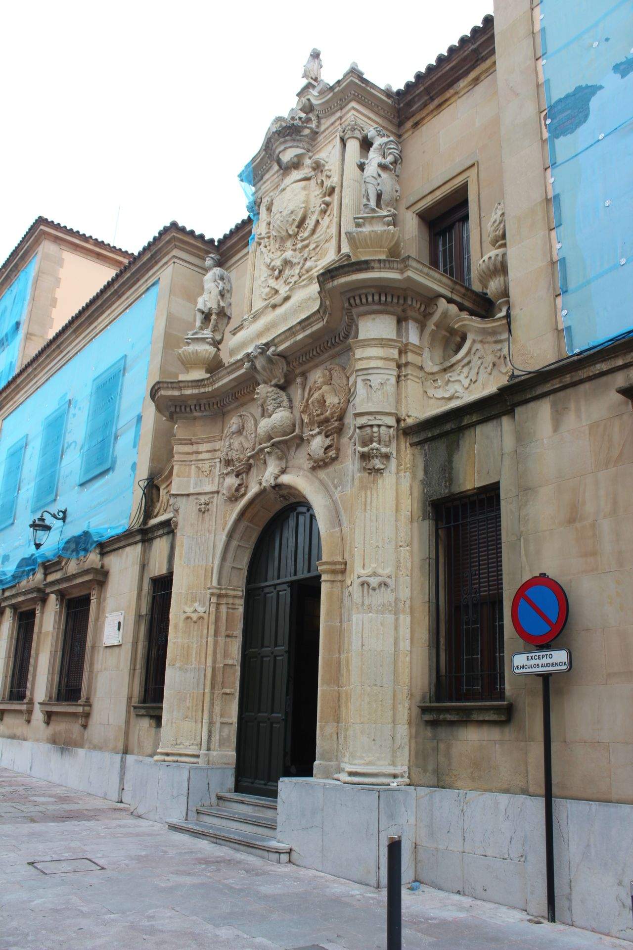 Audiencia Provincial de León vertical Audiencia Provincial de León vertical
