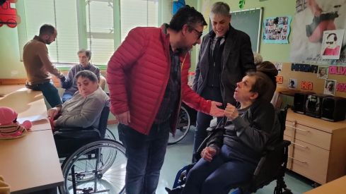 Eduardo Diego visita el Centro de Asprona en Armunia