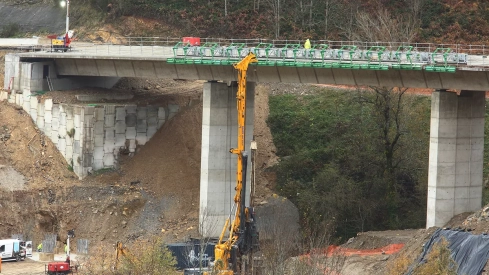 Así avanzan las obras de reconstrucción del viaducto O Castro de la autovía A6 en sentido Madrid