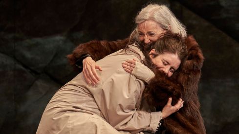 Fotograma de la obra 'La isla del aire' de Teatre Romea