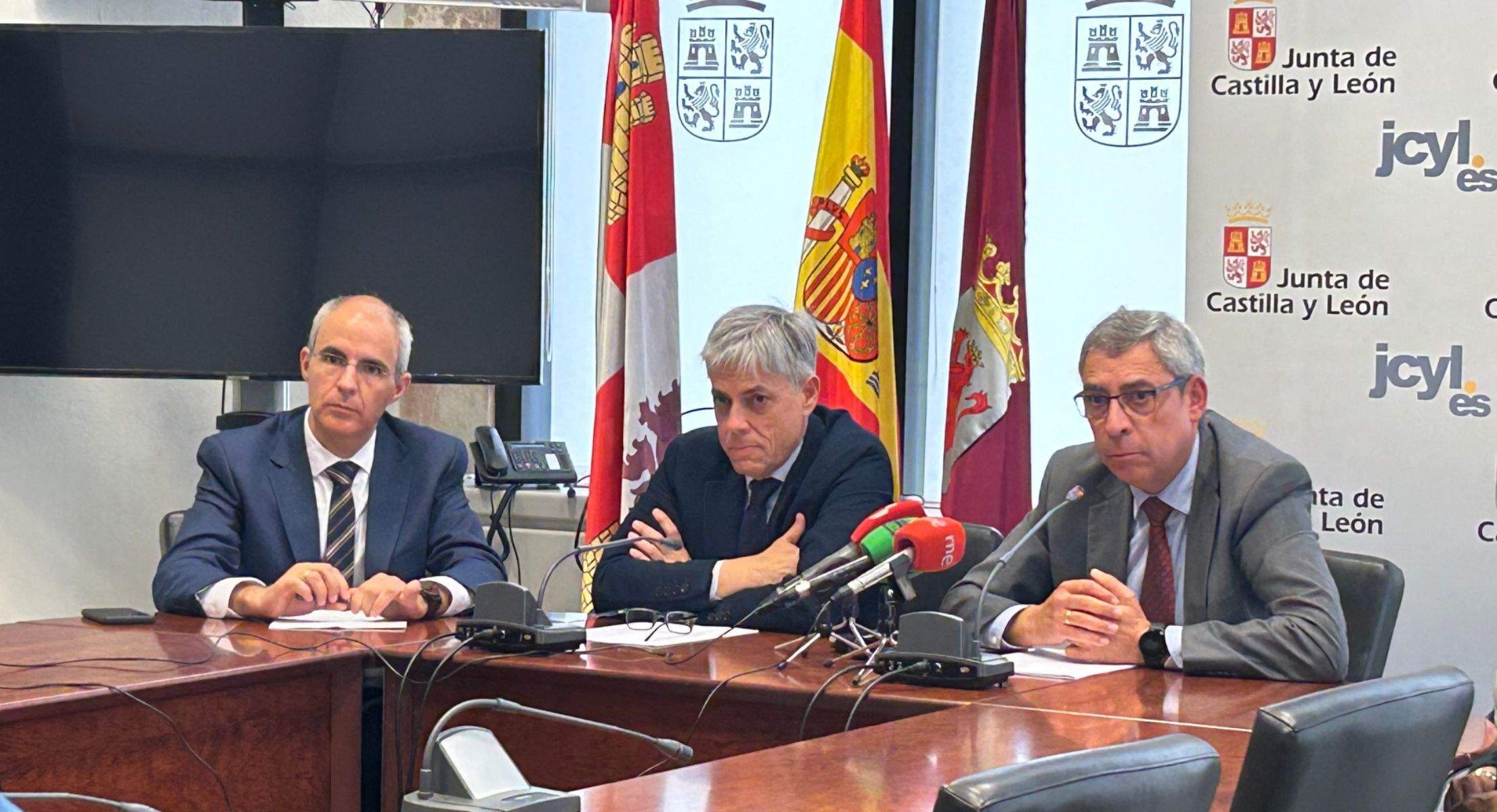 De izquierda a Derecha, Alberto Natal, Director Provincial de Educación, el Delegado Territorial,Eduardo Diego y el secretario general de la Consejería de Educación, Jesús Manuel Hurtado De izquierda a Derecha, Alberto Natal, Director Provincial de Educación, el Delegado Territorial,Eduardo Diego y el secretario general de la Consejería de Educación, Jesús Manuel Hurtado