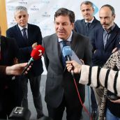 Carlos Fernández Carriedo, el consejero de Economía y Hacienda, atiende a los medios de comunicación