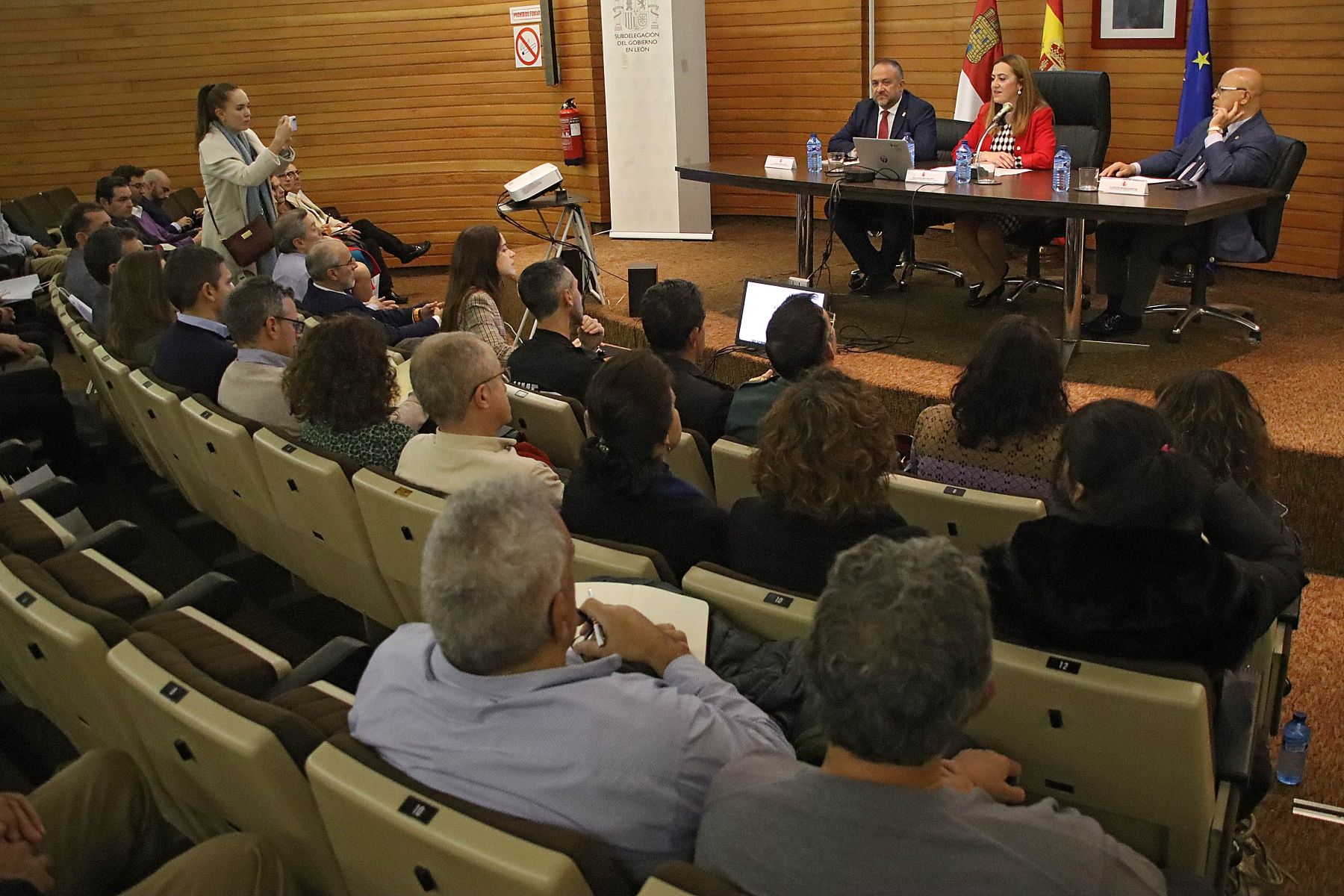  Virginia Barcones, delegada del Gobierno, junto al subdelegado Faustino Sánchez 