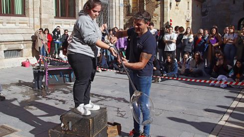 Soplado de vidrio en la Catedral de León | Peio García (ICAL)
