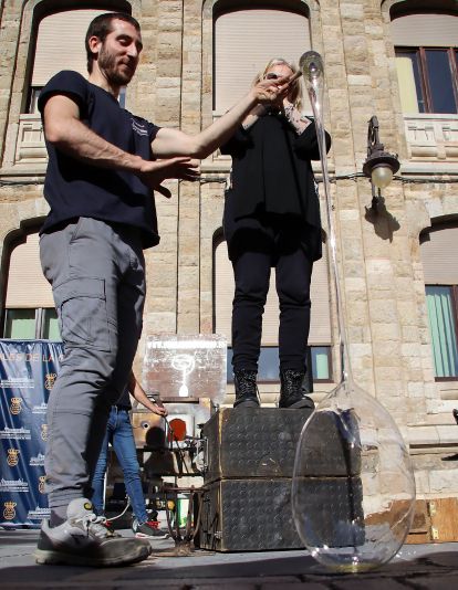 Soplado de vidrio en la Catedral de León | Peio García (ICAL)