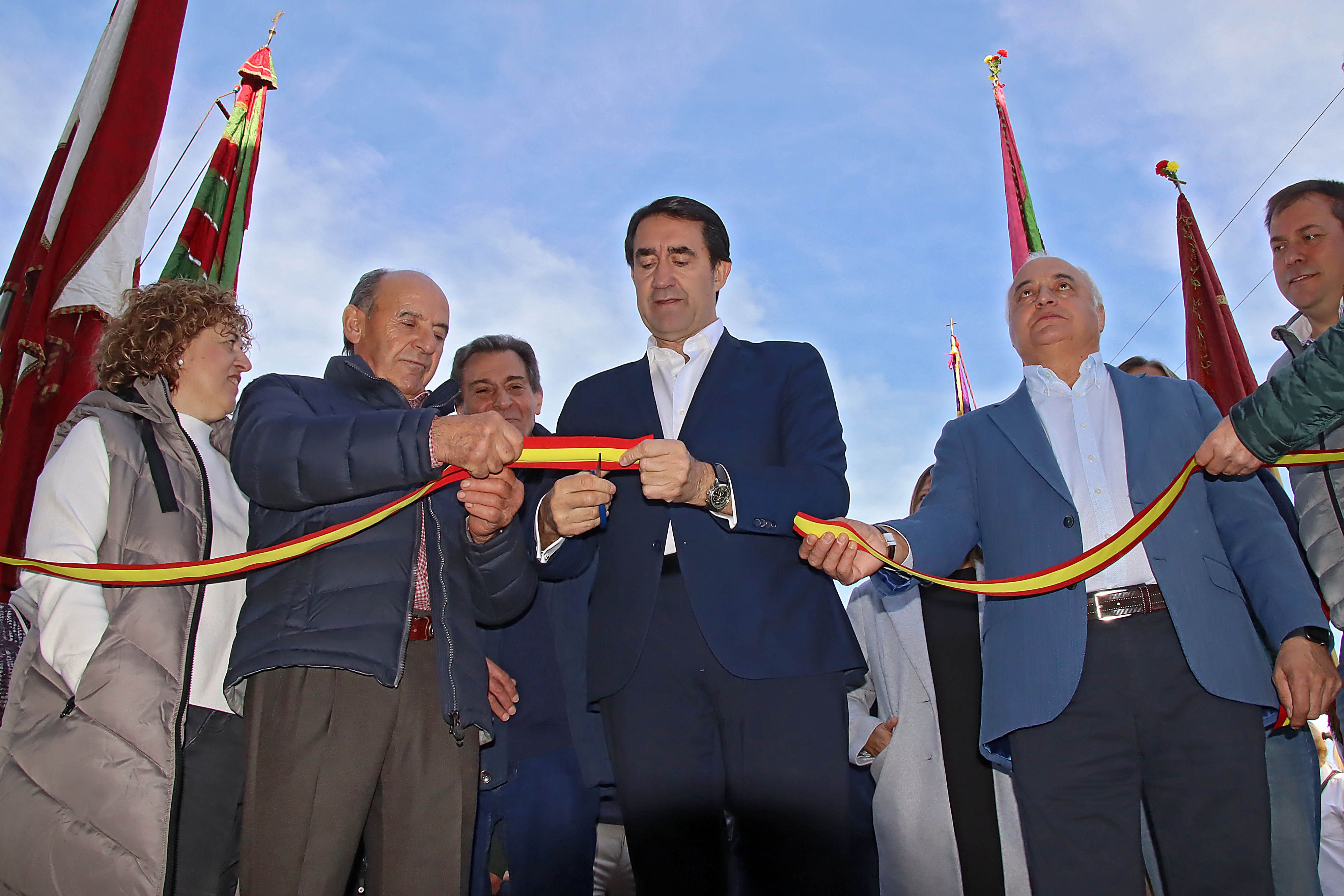  Juan Carlos Suárez-Quiñones en la inauguración de la VIII Feria Multisectorial en la comarca de  Puente Almuhey