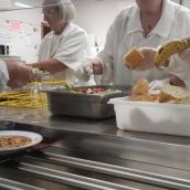 Nueve chefs de la provincia crean un menu navideño para el comerdor social de la Asociación Leonesa de Caridad