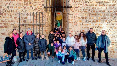 Presentación de la obra 'Mi Refugio' ubicada en el hueco de la muralla en la plaza del Espolón