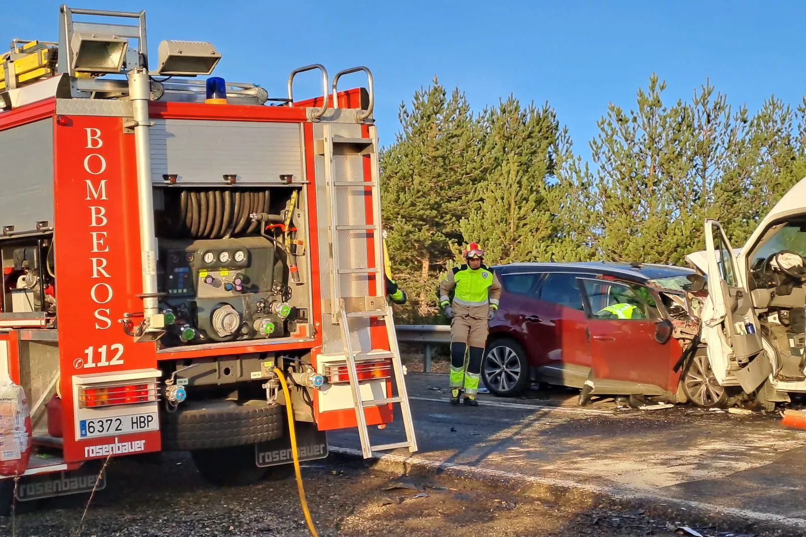 Accidente entre un microbús y un coche (4) Accidente entre un microbús y un coche (4)
