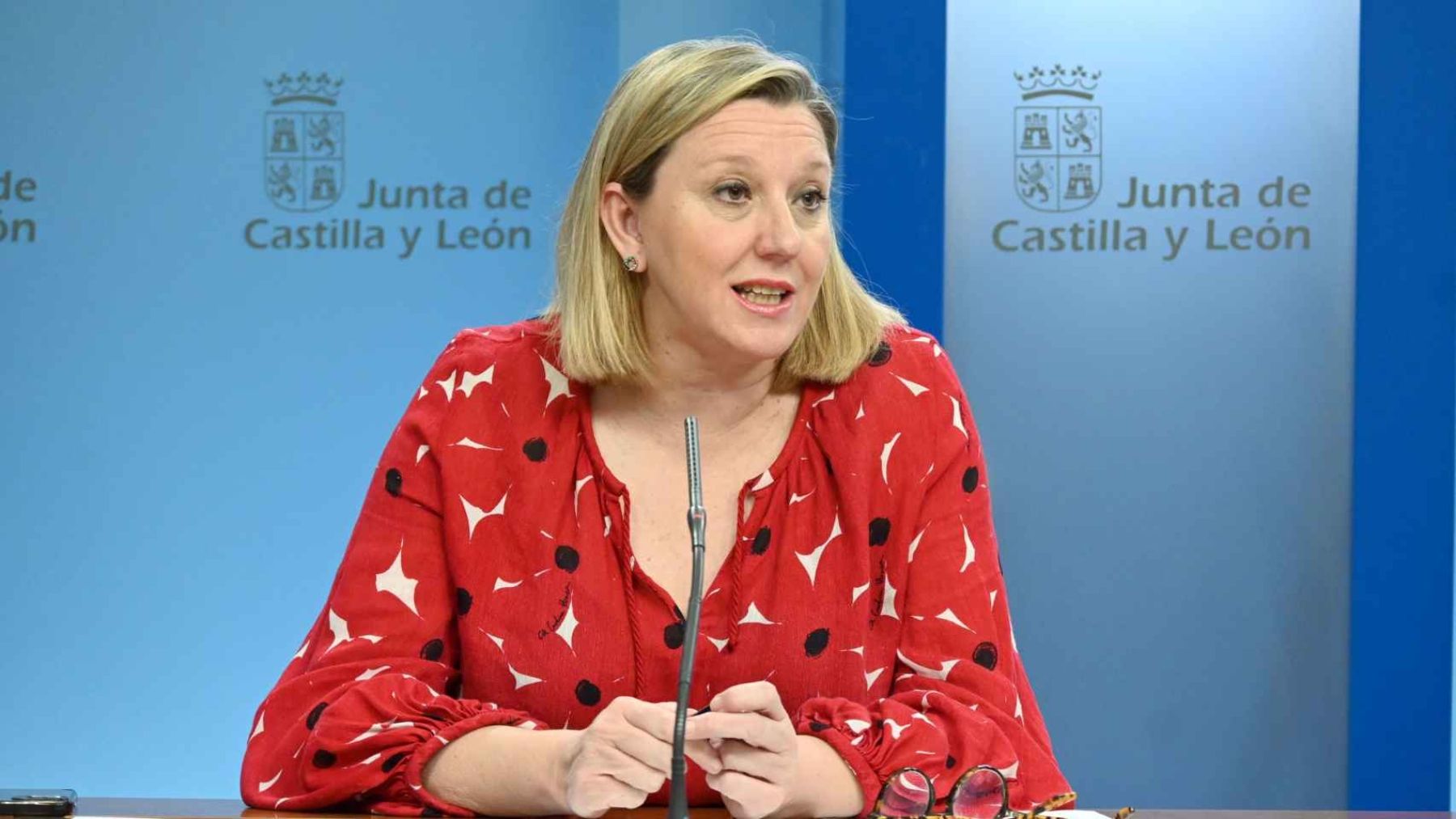 Isabel Blanco |  La Junta reclama al Gobierno una política migratoria coordinada y transparente “tras conocer por la prensa” la llegada de inmigrantes a León