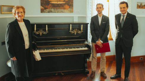 Museo Casa Botines Gaudí, se exhibe un piano de principios del siglo XX, generosamente donado por la familia Tomé Fernández