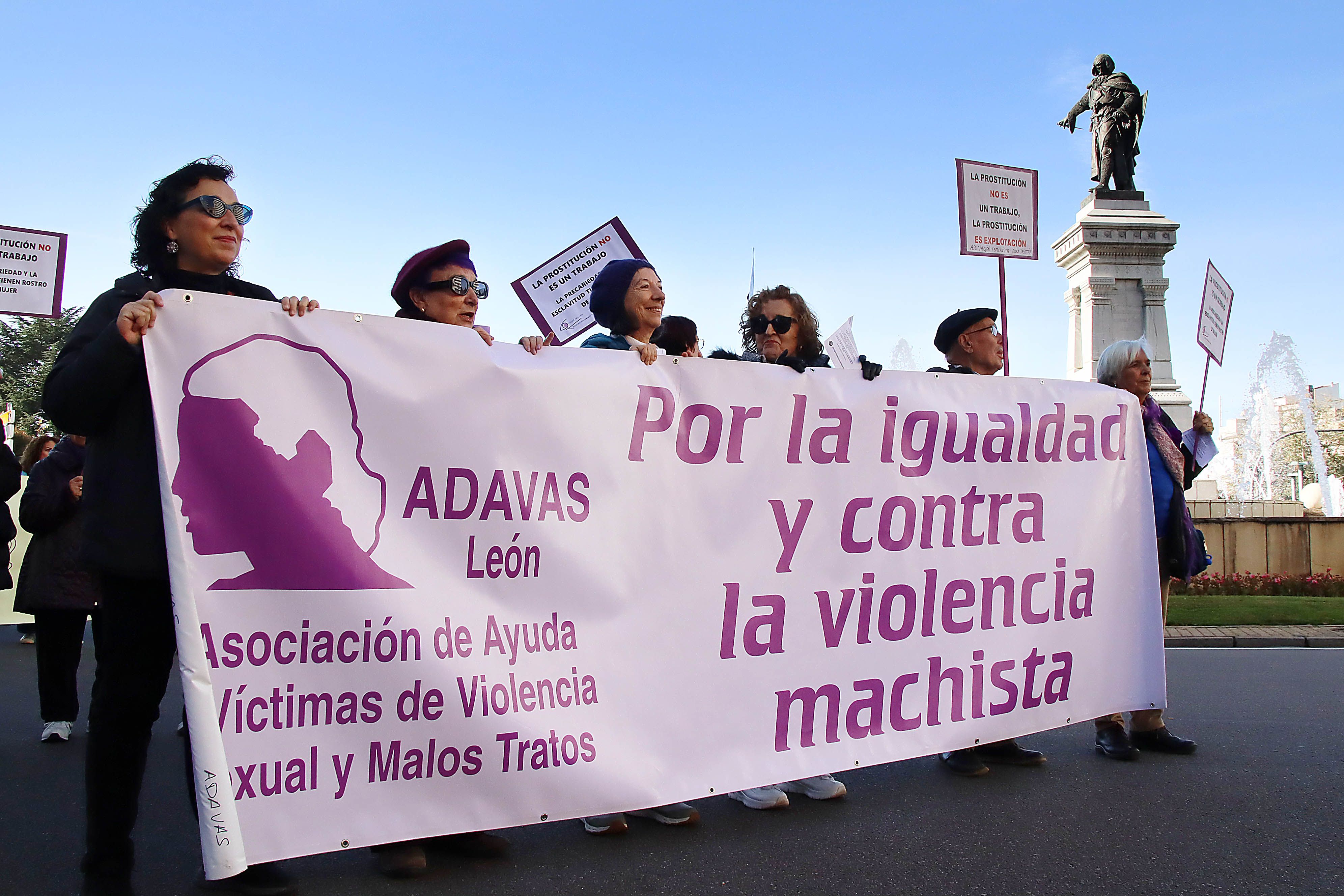 Manifestación  por el Día Internacional de la Eliminación de la Violencia contra la Mujer 