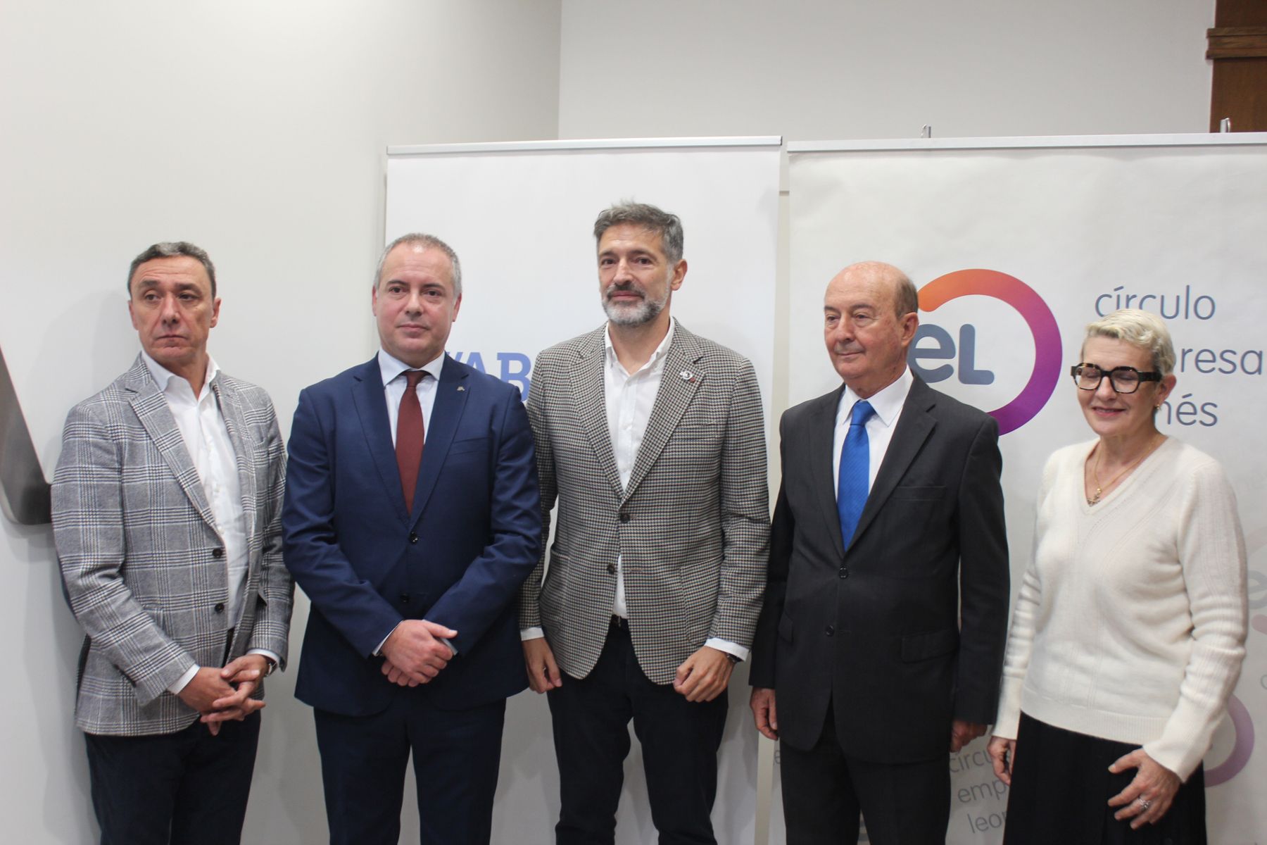 Participantes de la mesa redonda que se celebró tras la presentación de la Encuesta Empresarial Círculo 2023 Participantes de la mesa redonda que se celebró tras la presentación de la Encuesta Empresarial Círculo 2023