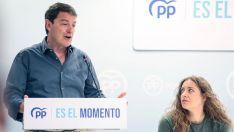Alfonso Fernández Mañueco junto a Ester Muñoz