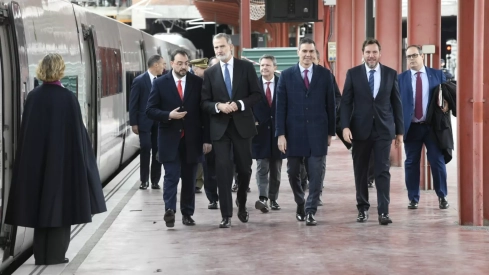 Viaje inaugural de la Variante de Pajares. Salida del tren desde Madrid 