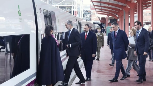 Viaje inaugural de la Variante de Pajares. Salida del tren desde Madrid 