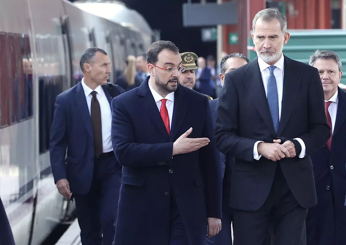 Viaje inaugural de la Variante de Pajares. Salida del tren desde Madrid 